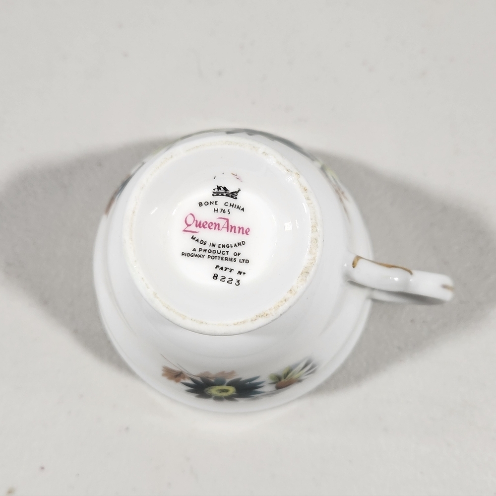 Queen Anne Bone China Teacup and Saucer with Floral Design and Gold Trim - Picture 7 of 7